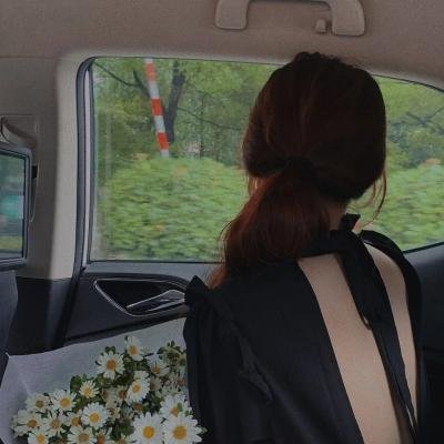 隔楼女孩:我们之间的层距